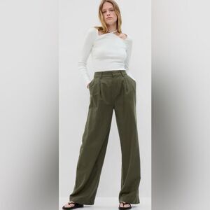 EUC GAP Women’s Olive Green Pleated Linen Casual Pants - Size 8